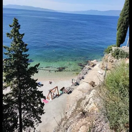 아파트 East Side Flat *