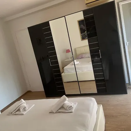 East Side Flat Apartment *