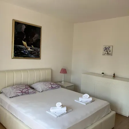 Apartment East Side Flat