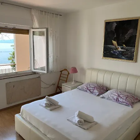East Side Flat Apartment